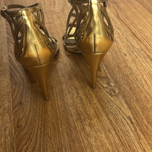 Tory Burch Metallic Gold Strappy Sandals Size 7 1/2 - Picture 5 of 8